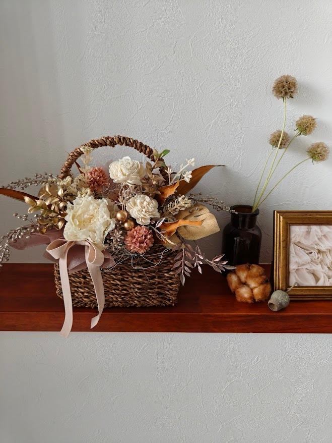 ゴールド×ベージュのアンティーク花籠　お祝い花　開店祝い　店舗インテリア　トルコキキョウ誕生日ドライフラワー　結婚祝い1枚目の画像